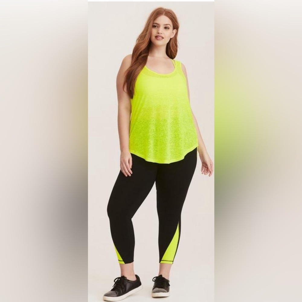 Torrid Size 2 NWOT Color blocked Black and Green Activewear Capri Leggings